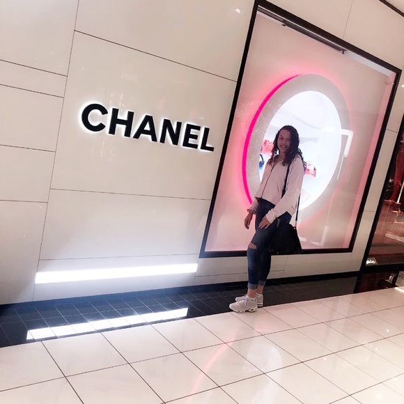 Meet your Posher, Natalia - Picture 2 of 4